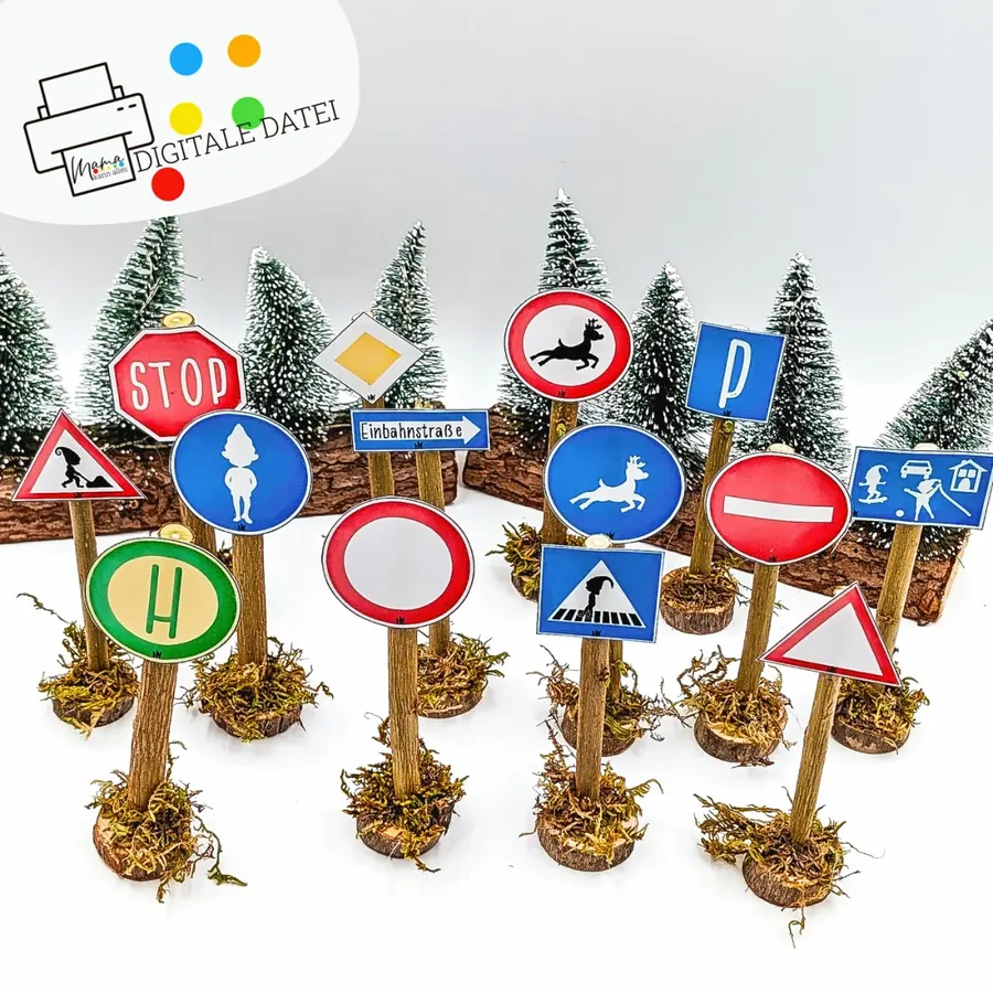 Viele kleine Verkehrsschilder in Wichtelgröße, darunter Stopp, Zebrastreifen und Rentier-Warnschild